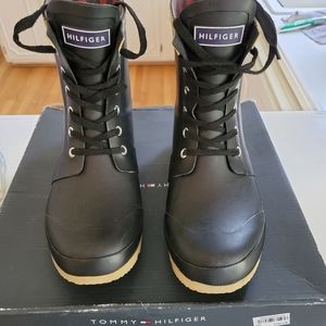 EUC Tommy Hilfiger Renegade Rain/Snow Boots 8